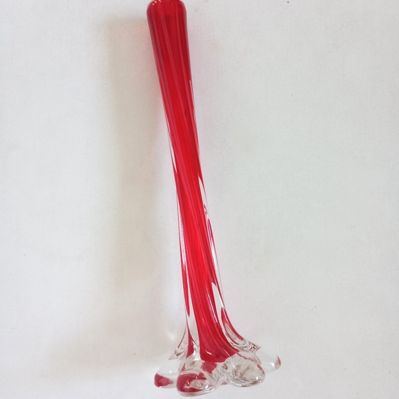 Red clear glass mid-century modern twisted stem vase - Picture 8 of 9